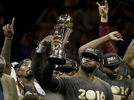 LeBron James z Clevelandu s cenou pro nejužitečnějšího hráče finále NBA