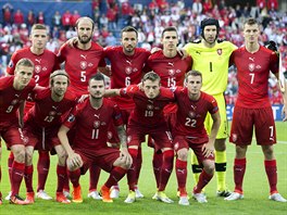 ZAHAJOVACÍ JEDENÁCTKA. etí fotbalisté ped zápasem s Tureckem