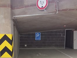 Výška parkovacího stání je 1,5 metru. A zrovna u osob se zdravotním omezením. 