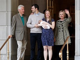 Bill Clinton, Marc Mezvinsky, Chelsea Clintonov a jej syn Aidan a Hillary...