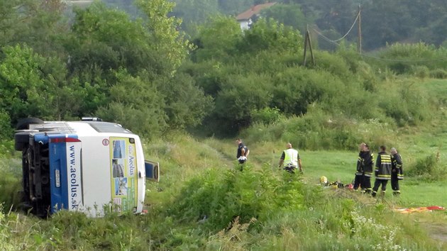 Slovensk autobus havaroval na srbsk dlnici mezi mstem Aleksinac a obc Raanj (24.6.2016).