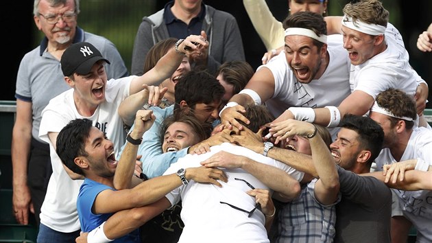 EUFORIE. Brit Marcus Willis, 772. tenista svta, senzan postoupil do 2. kola Wimbledonu.