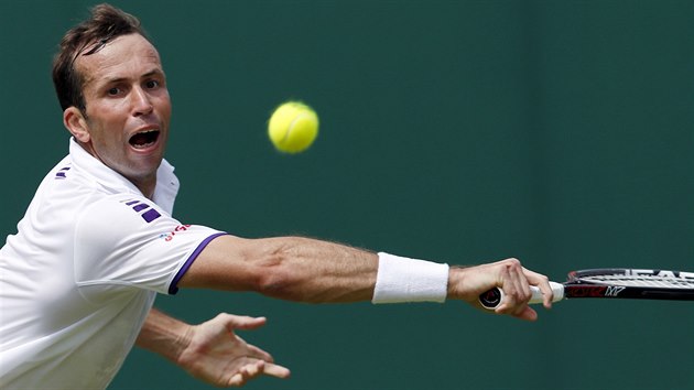 esk tenista Radek tpnek bojuje v 1. kole Wimbledonu.