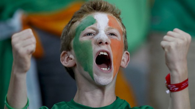 COME ON IRELAND! Irsk fanouek v ve vtzstv nad Itli.