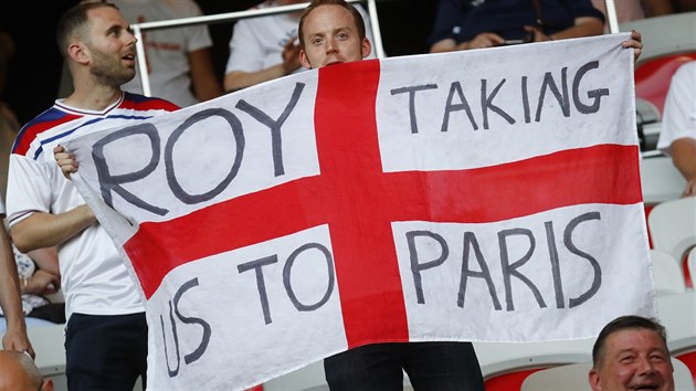 Fanouci Anglie a jejich jednoznan sdlen: Trenr Roy Hodgson ns dostane do Pae, kde se hraje finle.