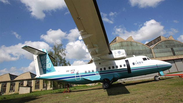 Dopravn letadlo L-610 vyrbla kunovick spolenost Let mezi roky 1988 a 2004.