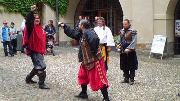Při soutěžním víkendu nazvaném Karel IV., zakladatel se na Pražském hradě představí i šermíři.