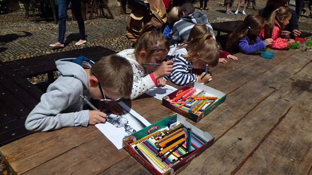Při soutěžním víkendu nazvaném Karel IV., zakladatel na Pražském hradě si děti užijí i kreslení.