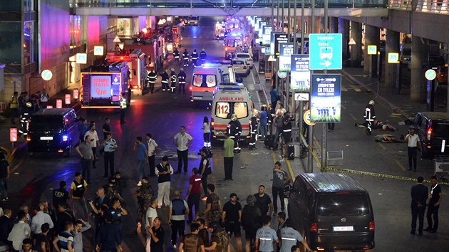 Letitm v Istanbulu otsly dv exploze. (28. ervna 2016)