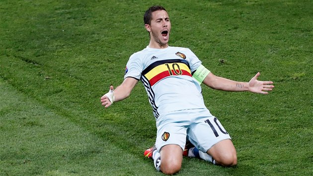 Belgick kapitn Eden Hazard se raduje v osmifinlovm utkn mistrovstv Evropy proti Maarsku.