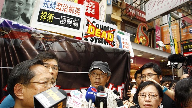 Lam Wing-kee bhem ervnovch protest v Hongkongu.