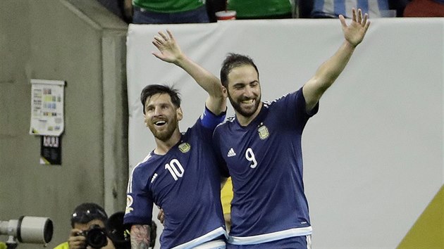 STŘELECKÉ DUO. Dvojice Lionel Messi a Gonzalo Higuain se postarala o tři ze čtyř gólů do sítě USA.