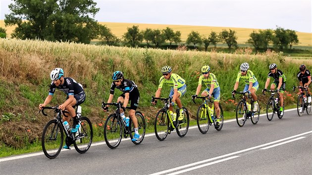 Frantiek Sisr thne cyklistick peloton na republikovm ampiontu v Kyjov. Za nm Leopold Knig, Roman Kreuziger, Juraj a Peter Saganovi.