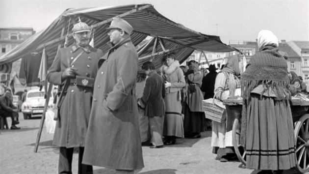 Jeden z mla snmk, kter se dochoval z naten filmu s Rudolfem Hrunskm. Pochz z kvtna roku 1957 z eskch Budjovic. Budouc vejky u te mnoz s Hrunskm porovnvaj.