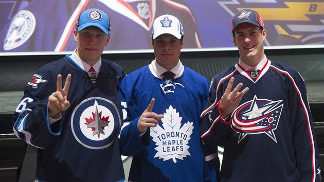 Nejlep z draftu NHL 2016: (zleva) dvojka Patrik Laine, jednika Auston Matthews a trojka Pierre-Luc Dubois.