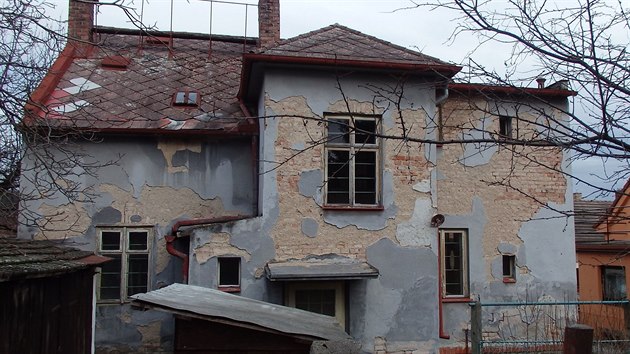 Rekonstrukce starého domu ve špatném technickém stavu je záležitost na několik let.