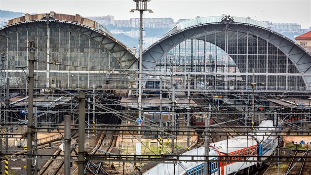 Praha Hlavn ndra. Metrostav dokonuje rekonstrukci prosklen ndran haly 2 (20.6.2016)