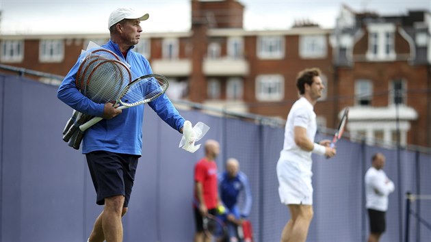 ZNOVU V AKCI. Andy Murray trnuje pod dohledem Ivana Lendla.