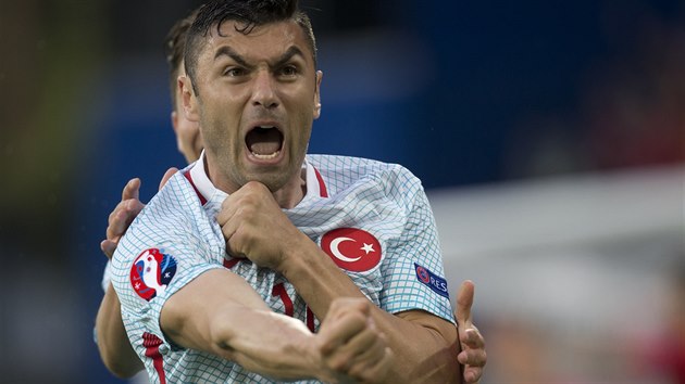 TURECKÁ RADOST. Burak Yilmaz slaví gól do české sítě.