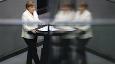 Nmecká kancléka Angela Merkelová bhem projevu o brexitu na pd nmeckého...