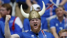 VIKING V HLEDI�TI. Fanou�ek Islandu p�ed posledním utkáním základní skupiny...
