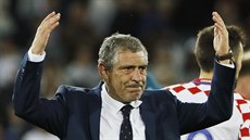 JSME TAM! Portugalský trenér Fernando Santos se raduje z postupu do �tvrtfinále...
