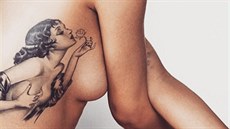 Rita Ora tetování evidentn zbouje, i kdy na nkterá svá televizní...