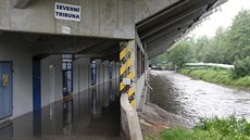 Prudká boue vyplavila stadion libereckého Slovanu (25. ervna 2016).