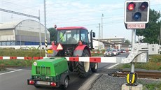 Traktor zstal uvznný na pejezdu v Moravanské ulici v Brn. Podobné pípady...