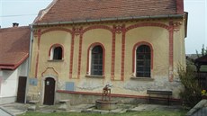 Stezka za�íná u n�kdej�í synagogy.