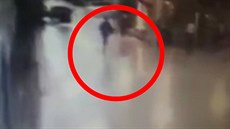 Kamera zachytila, jak se útoník odpálil v Istanbulu.
