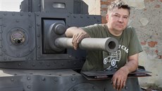 Ivan Dudá, stavitel repliky tanku LT-38. (erven 2016)