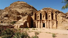 Ad-Dér, v pekladu kláter, v jordánském skalním mst Petra.