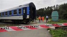 Srážka rychlíku a nákladního vozu na železničním přejezdu v Lukách nad Jihlavou.