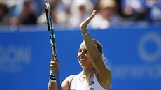Dominika Cibulková slaví vítzství ve tvrtfinále v Eastbourne.