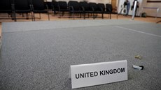 Prázdná místnost pro poádání tiskových konferencí Británie bhem summitu EU.