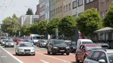 �idi�i zásobovacích voz� na zlínské t�íd� Tomá�i Bati �asto stojí i v pr�b�ném...