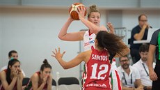 eská mládenická reprezentantka Tereza Vitulová v duelu s Portugalskem