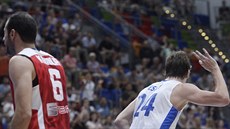 eský basketbalista Jan Veselý se raduje bhem duelu s Tuniskem.