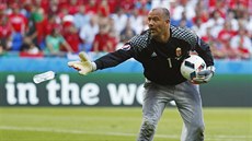 MU� V TEPLÁCÍCH. Ma�arský gólman Gabor Király p�i zápase proti Portugalsku.