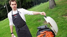 Vysoká ro�t�ná v �erveném curry se salsou Criolla - Maso necháme na ro�tu a...