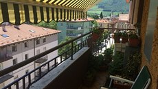 Ná� d�m, stejn� jako v�t�ina v okolí, byl postavený v 70. letech.