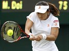 Japonská tenistka Misaki Doiová hraje ve Wimbledonu proti Karolín Plíkové.