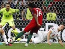 GÓLOVÁ RÁNA. Portugalský záloník Renato Sánches srovnává stav zápasu s Polskem...