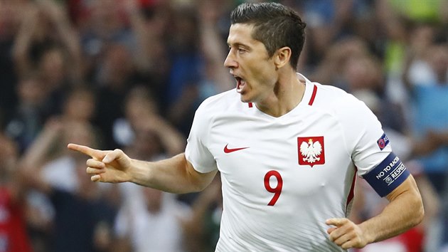 RADOST KAPITNA. Robert Lewandowski se raduje, proti Portugalsku vstelil prvn gl.