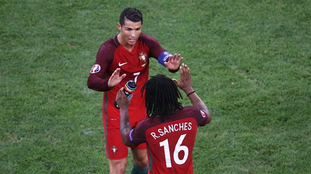 LEGENDA A JEHO NSTUPCE? Mlad Renato Snches zaujal na Euru skvlmi vkony, po glu proti Polsku mu gratuloval Cristiano Ronaldo.