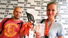 První festivalové lístky si odnesli Karlovaráci Veronika a Jirka.