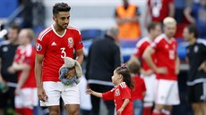 Neil Taylor, obránce fotbalové reprezentace Walesu, chtl manelku k...