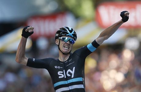 Britsk cyklista Chris Froome se raduje z vtzstv v osm etap Tour de France.