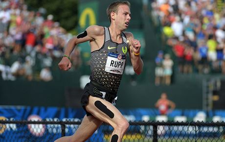 Galen Rupp m na sob psky Aeroswift pi olympijsk kvalifikaci na olympijsk...